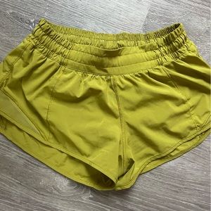 Lululemon hotty hot shorts sz 4. Low rise. 2.5”
